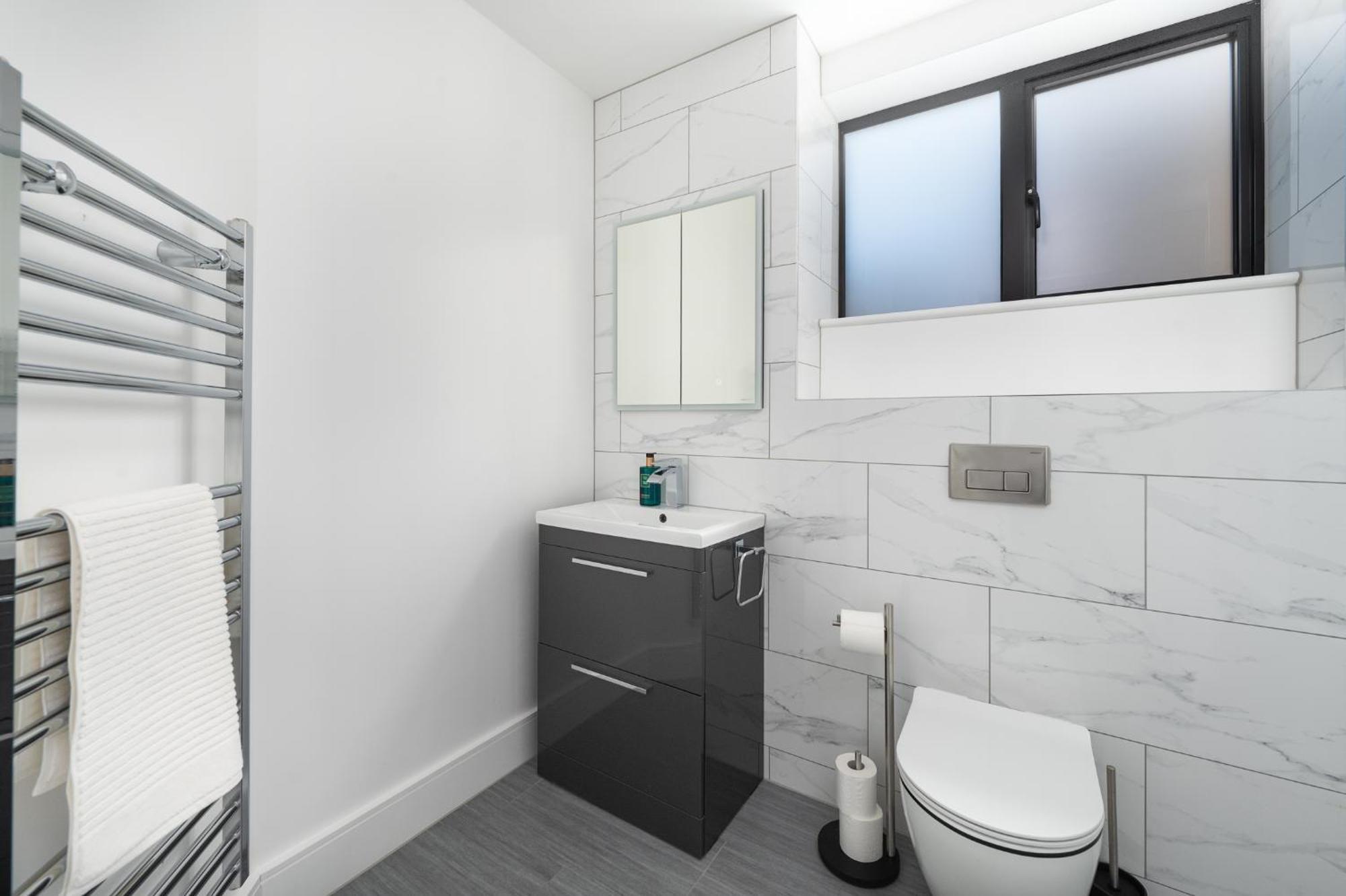 Luxury Chelsea & Fulham Flat With Large Balcony, Location, High Spec Luxury Apartment London