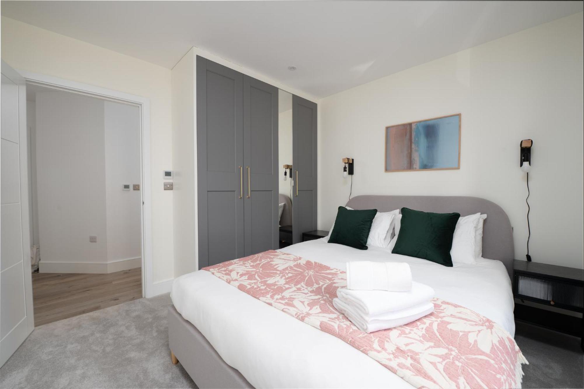 Luxury Chelsea & Fulham Flat With Large Balcony, Location, High Spec Luxury London