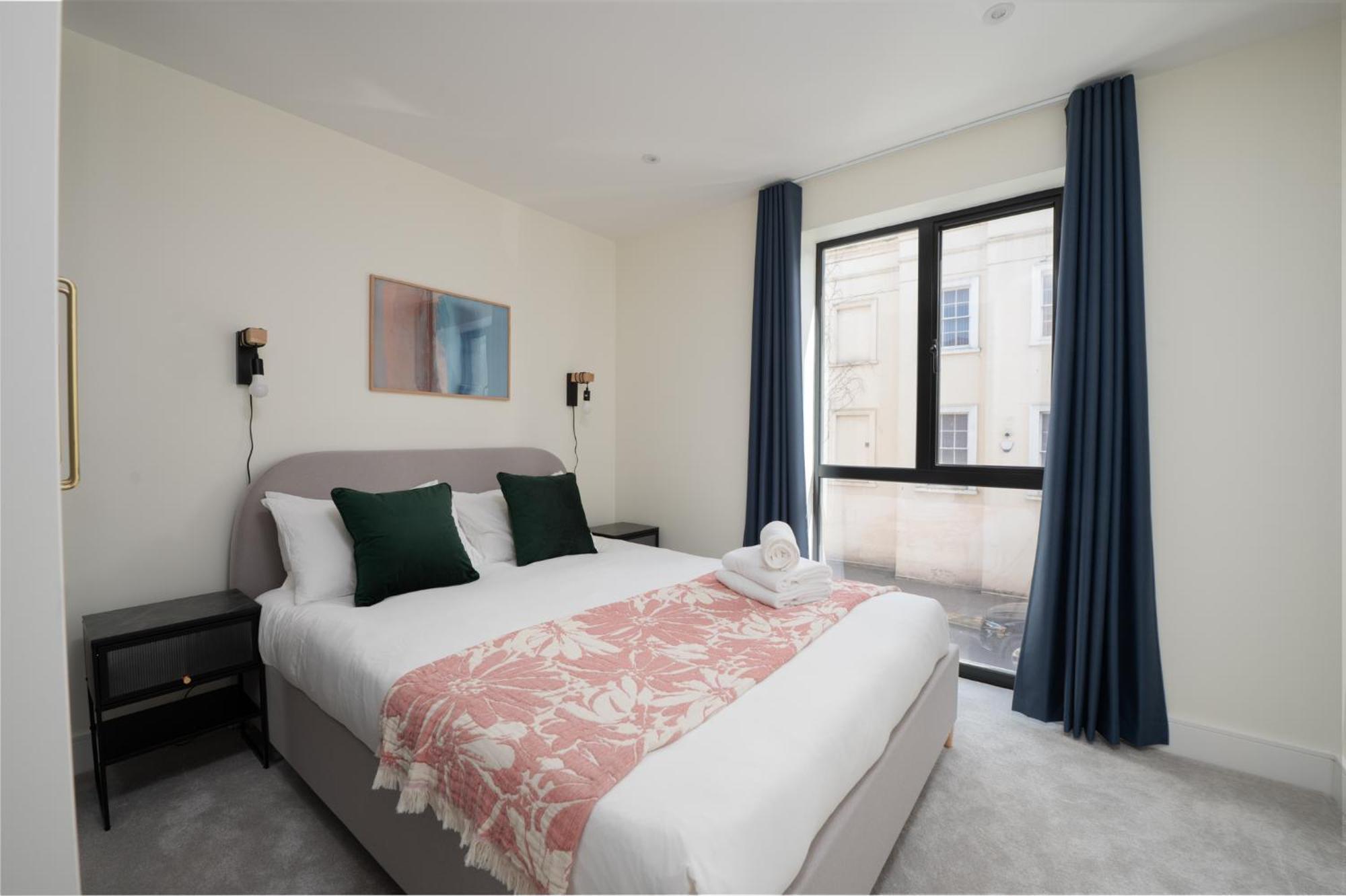 Luxury Chelsea & Fulham Flat With Large Balcony, Location, High Spec Luxury Apartment