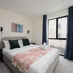 Luxury Chelsea & Fulham Flat With Large Balcony, Central London Location, High Spec Luxury Apartment