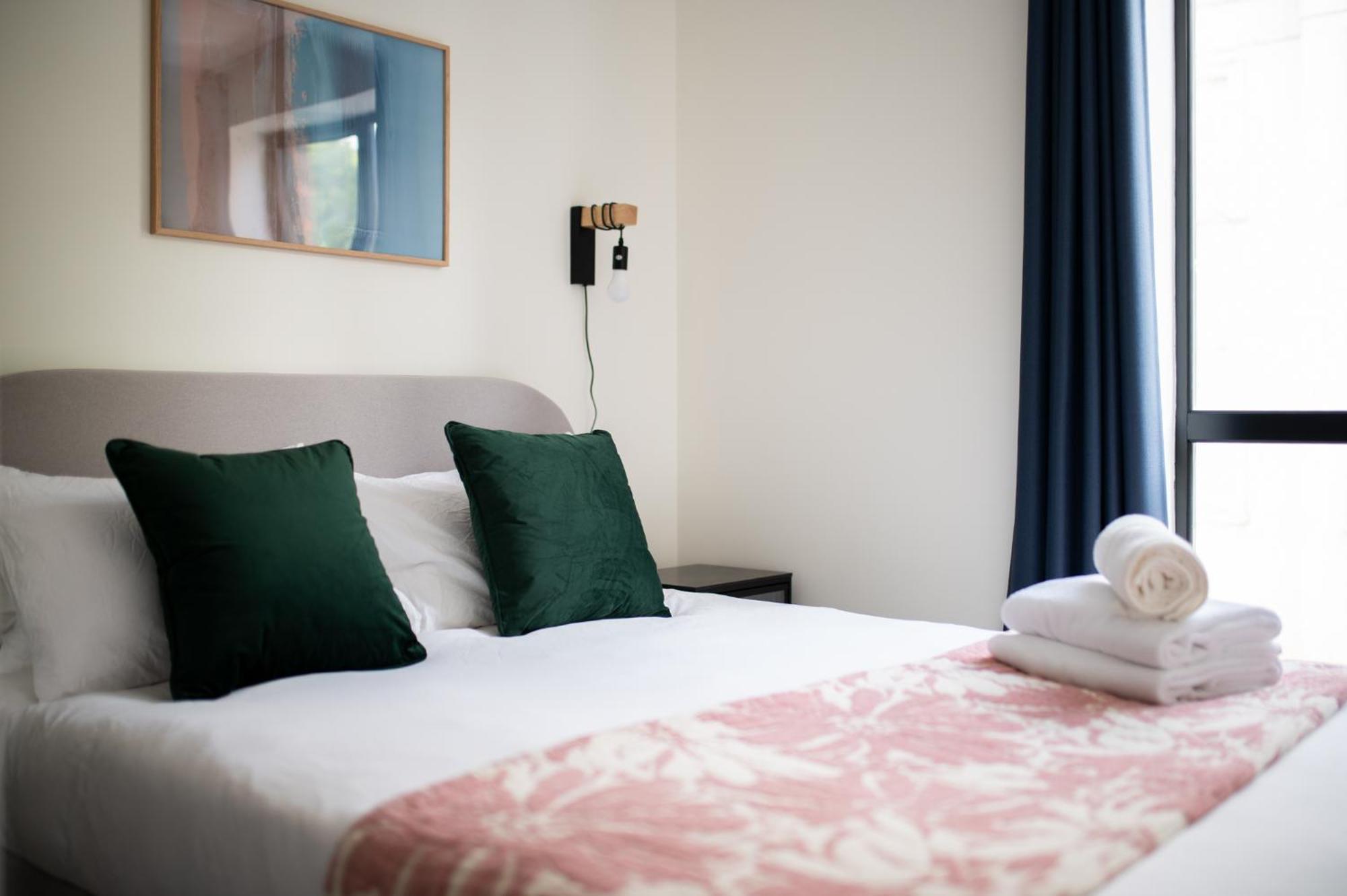Apartment Luxury Chelsea & Fulham Flat With Large Balcony, Location, High Spec Luxury