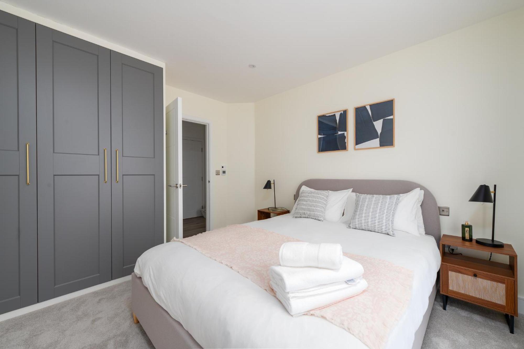 Luxury Chelsea & Fulham Flat With Large Balcony, Location, High Spec Luxury Apartment