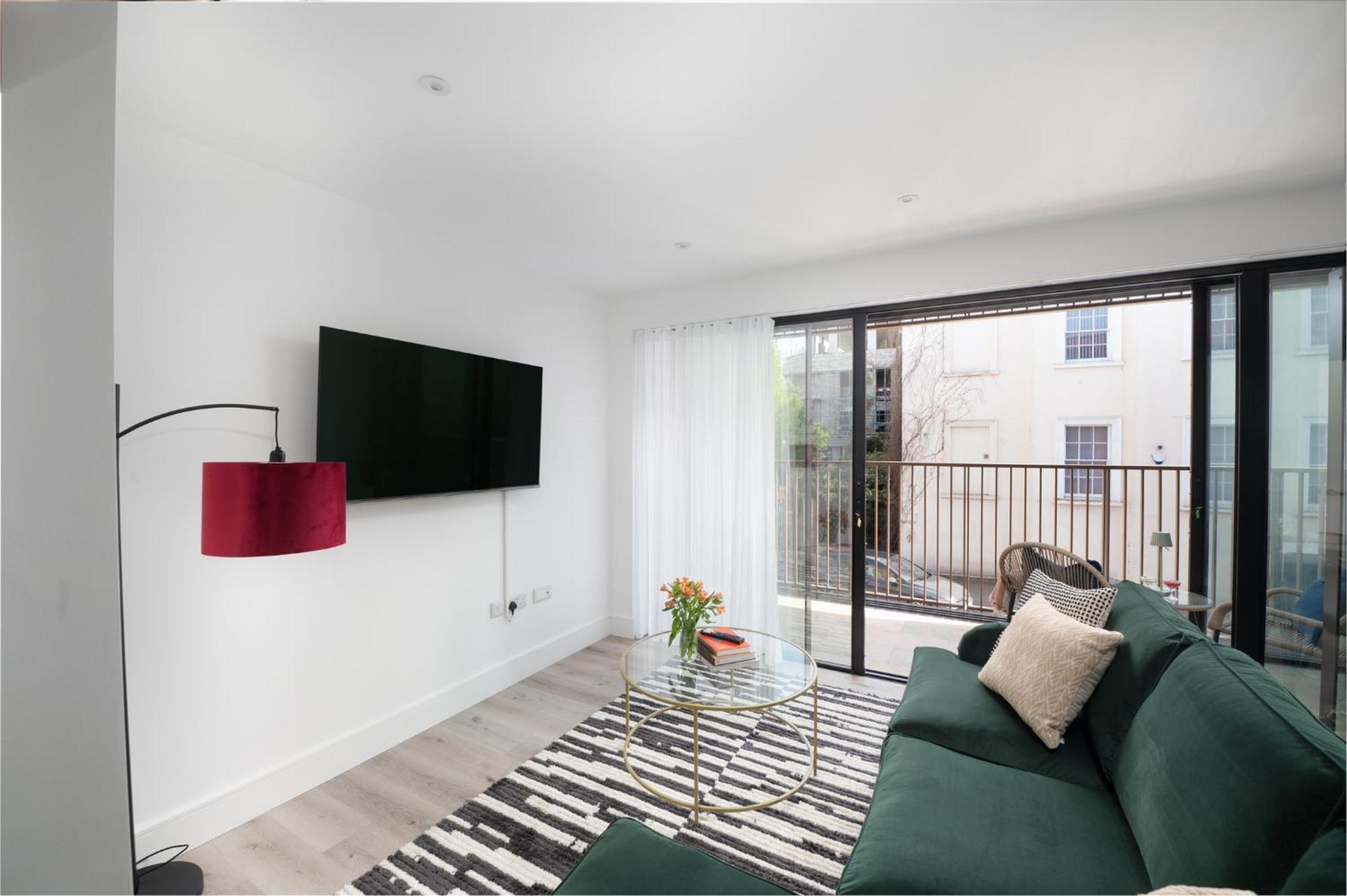 Luxury Chelsea & Fulham Flat With Large Balcony, Location, High Spec Luxury *